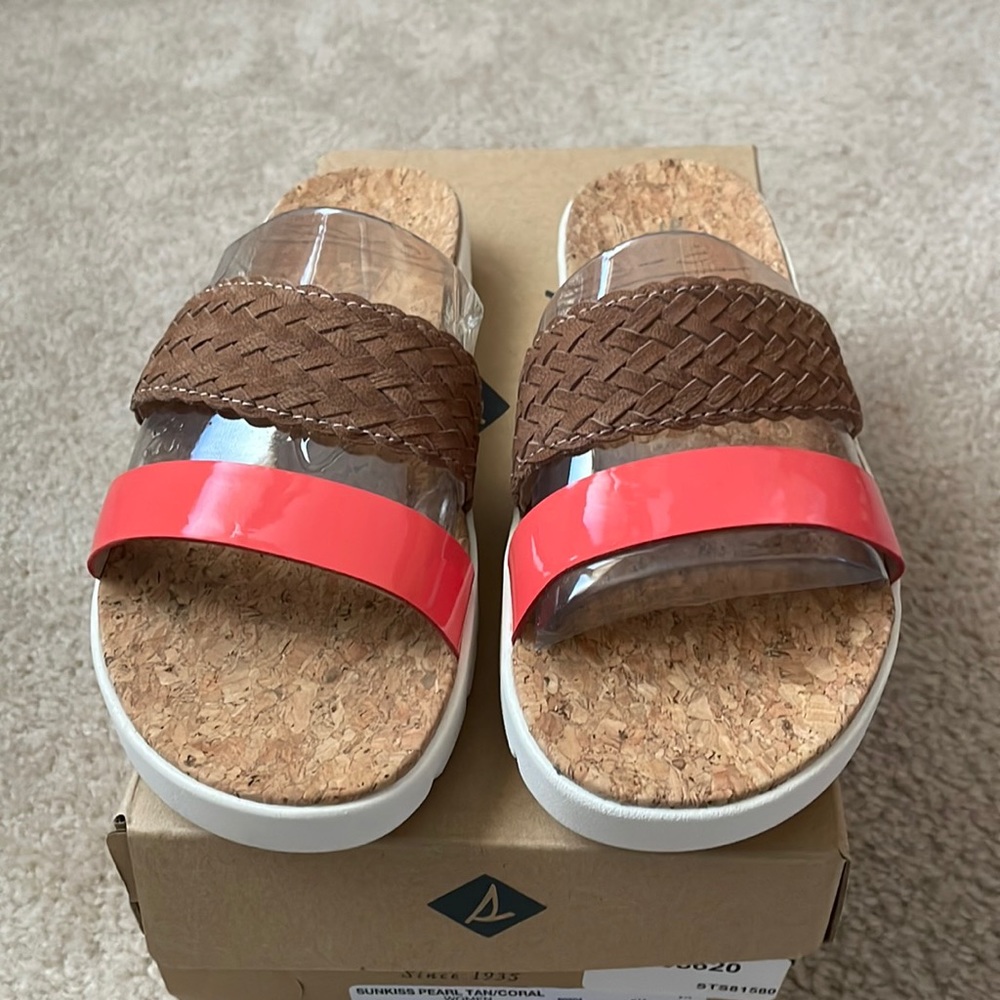 BRAND NEW, NEVER WORN, IN BOX “SPERRY” SUNKISS PEARL TAN LEATHER/CORAL SANDALS